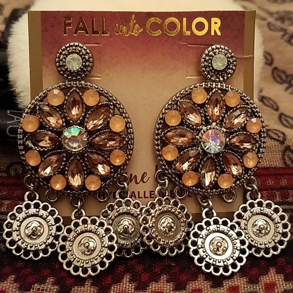 SALE ❣NEW❣Beautiful chandelier style earrings - Picture 2 of 5